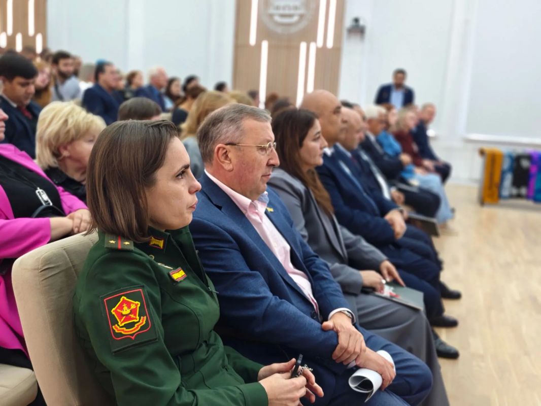 Михаил Евраев: Наш регион присоединился к всероссийскому проекту «Многонациональная Россия – страна героев» Михаил Евраев: Наш регион присоединился к всероссийскому проекту «Многонациональная Россия – страна героев»