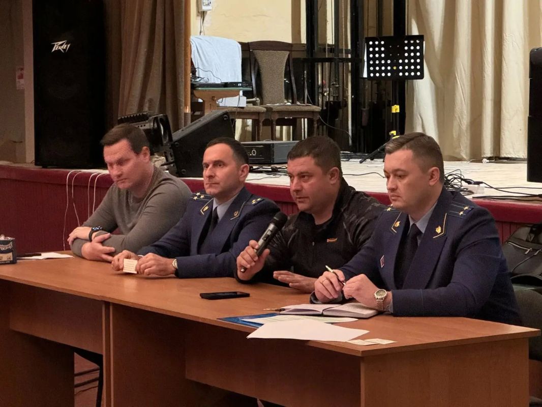 Заместитель прокурора Ярославской области Андрей Смирнов встретился с жителями села Кубринск Переславль-Залесского муниципального округа Заместитель прокурора Ярославской области Андрей Смирнов встретился с жителями села Кубринск Переславль-Залесского муниципального округа