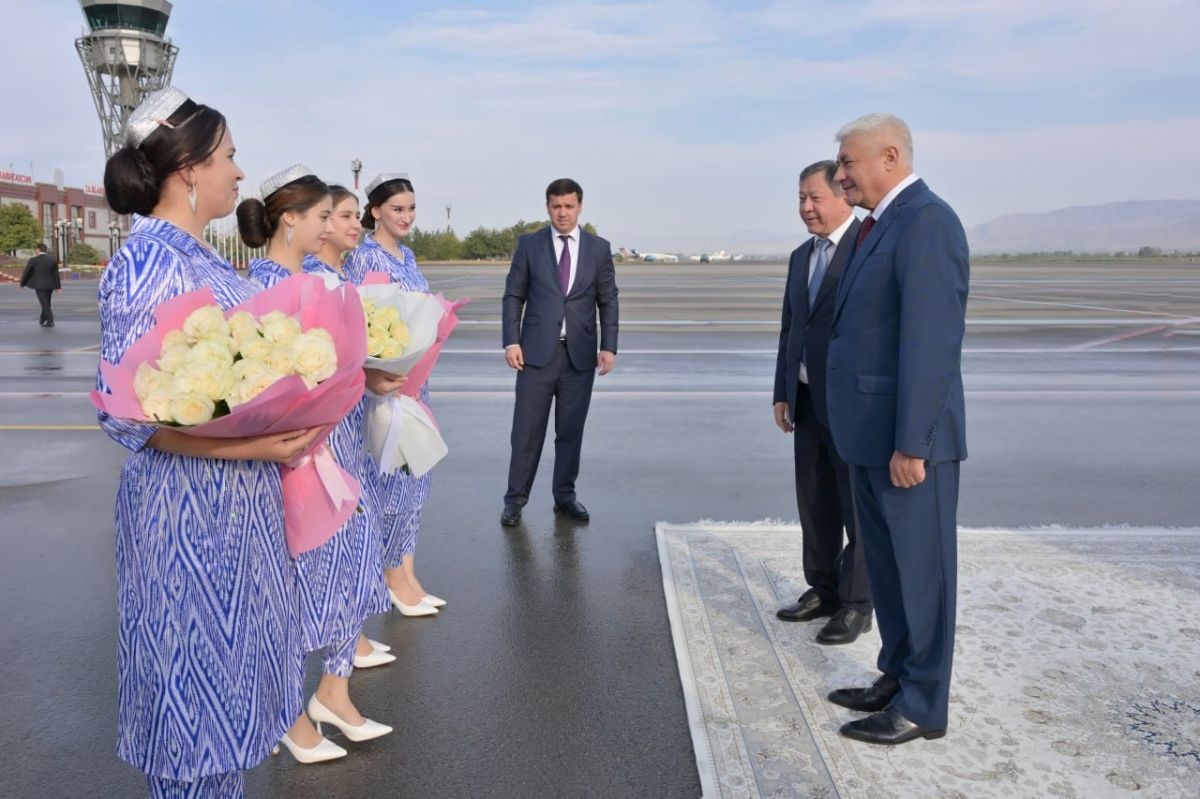 Ирина Волк: Фоторепортаж прибытия Министра внутренних дел Российской Федерации Владимира Колокольцева в столицу Республики Таджикистан город Душанбе для участия в заседании Совета министров внутренних дел государств –... Ирина Волк: Фоторепортаж прибытия Министра внутренних дел Российской Федерации Владимира Колокольцева в столицу Республики Таджикистан город Душанбе для участия в заседании Совета министров внутренних дел государств –...