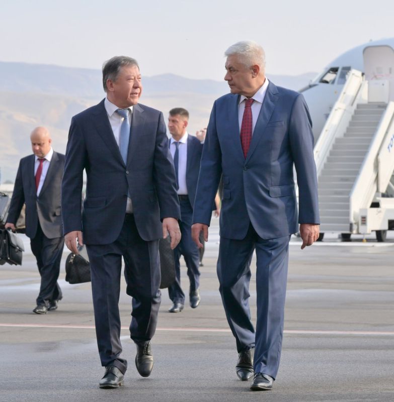 Ирина Волк: Фоторепортаж прибытия Министра внутренних дел Российской Федерации Владимира Колокольцева в столицу Республики Таджикистан город Душанбе для участия в заседании Совета министров внутренних дел государств –... Ирина Волк: Фоторепортаж прибытия Министра внутренних дел Российской Федерации Владимира Колокольцева в столицу Республики Таджикистан город Душанбе для участия в заседании Совета министров внутренних дел государств –...