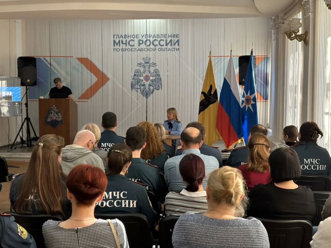 Прокурор отдела по надзору за исполнением законодательства о противодействии коррупции прокуратуры Ярославской области Татьяна Земскова провела тематический семинар для служащих Главного управления МЧС России по Ярославской...