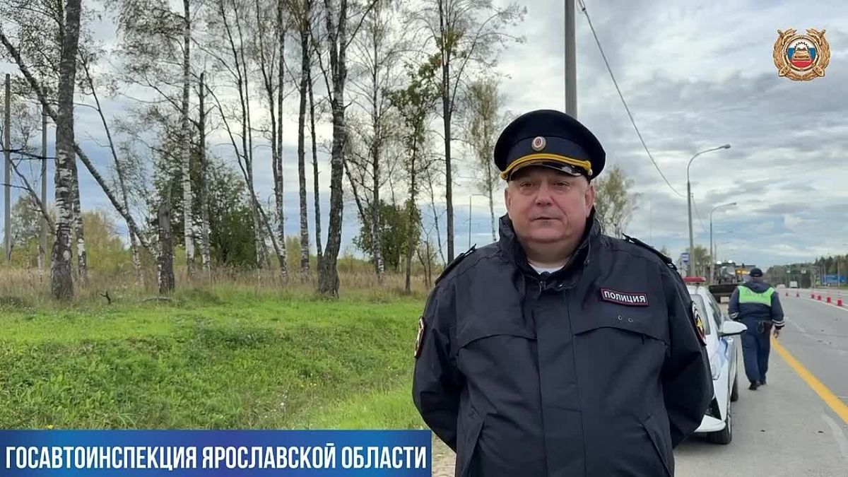 Сотрудники Госавтоинспекции устанавливают обстоятельства ДТП в Ростовском районе