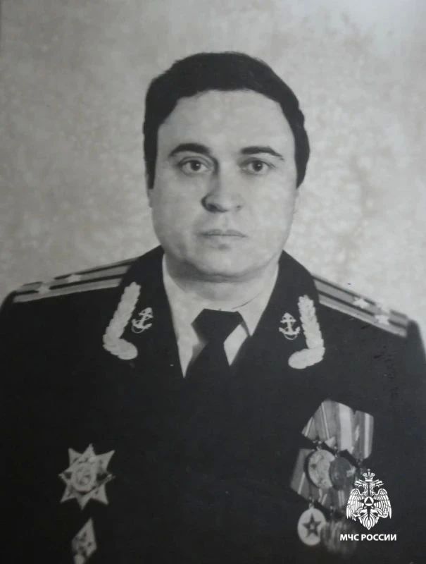 #ЛицаМЧС. Честь, отвага, долг: ветеран гражданской обороны Валентин Георгиевич Амбатьелло 4 октября в России отмечается День гражданской обороны — праздник тех, кто посвятил свою жизнь обеспечению безопасности мирного...