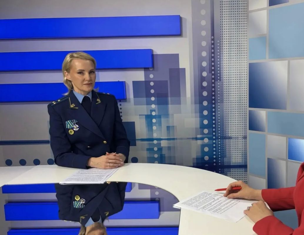 Начальник отдела по надзору за исполнением законов в сфере экономики, предпринимательской деятельности и охраны природы Елена Смирнова приняла участие в съемках программы «Безопасность» на Городском телеканале Начальник отдела по надзору за исполнением законов в сфере экономики, предпринимательской деятельности и охраны природы Елена Смирнова приняла участие в съемках программы «Безопасность» на Городском телеканале