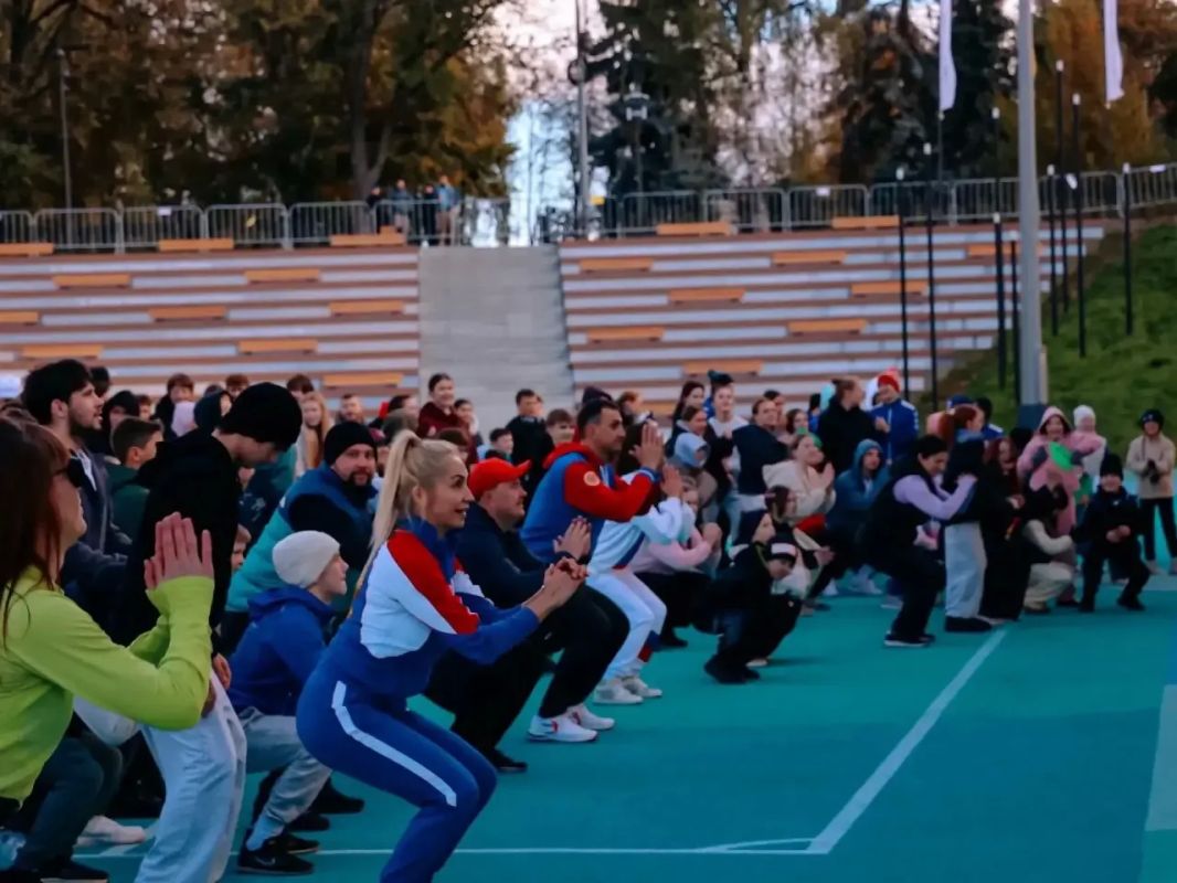 Вдох глубокий, руки шире, Не спешите, три-четыре!
