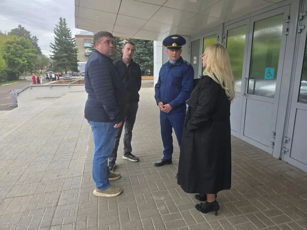 Рыбинская городская прокуратура продолжает держать на контроле выполнение работ по ремонту объектов по национальному проекту «Семья» Рыбинская городская прокуратура продолжает держать на контроле выполнение работ по ремонту объектов по национальному проекту «Семья»
