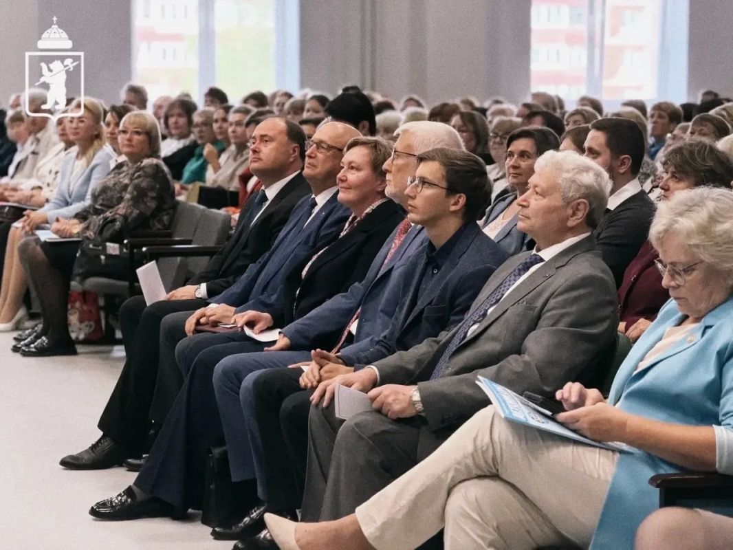 Артём Молчанов: Уважаемые педагоги!. Примите искренние поздравления с профессиональным праздником — Днём учителя! Артём Молчанов: Уважаемые педагоги!. Примите искренние поздравления с профессиональным праздником — Днём учителя!