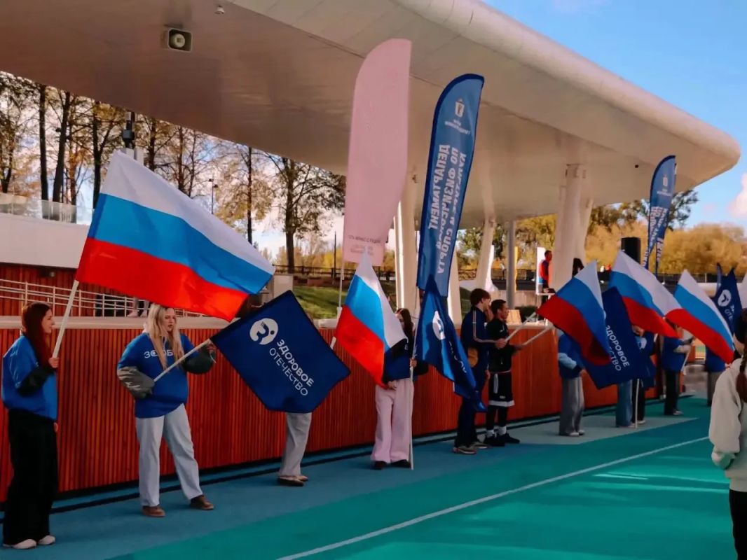 Вдох глубокий, руки шире, Не спешите, три-четыре! Вдох глубокий, руки шире, Не спешите, три-четыре!
