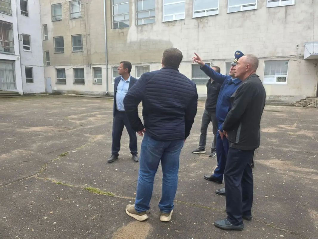 Рыбинская городская прокуратура продолжает держать на контроле выполнение работ по ремонту объектов по национальному проекту «Семья» Рыбинская городская прокуратура продолжает держать на контроле выполнение работ по ремонту объектов по национальному проекту «Семья»