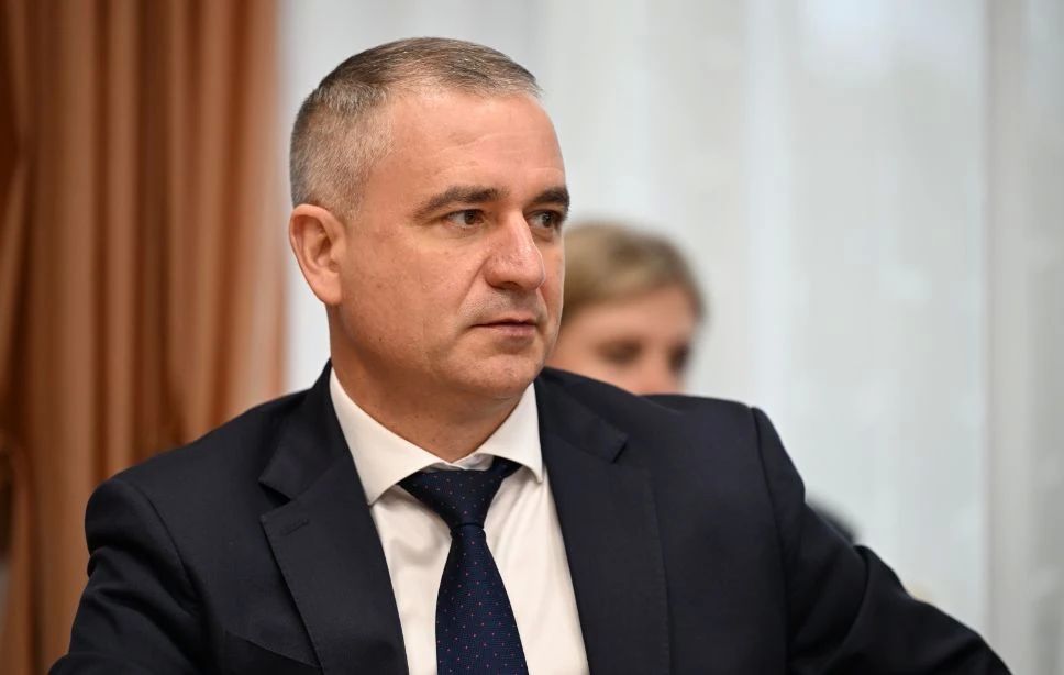 Михаил Евраев: На оперативном совещании в Правительстве региона рассмотрели реализацию проекта «Чистое небо» на новых остановочных комплексах Михаил Евраев: На оперативном совещании в Правительстве региона рассмотрели реализацию проекта «Чистое небо» на новых остановочных комплексах