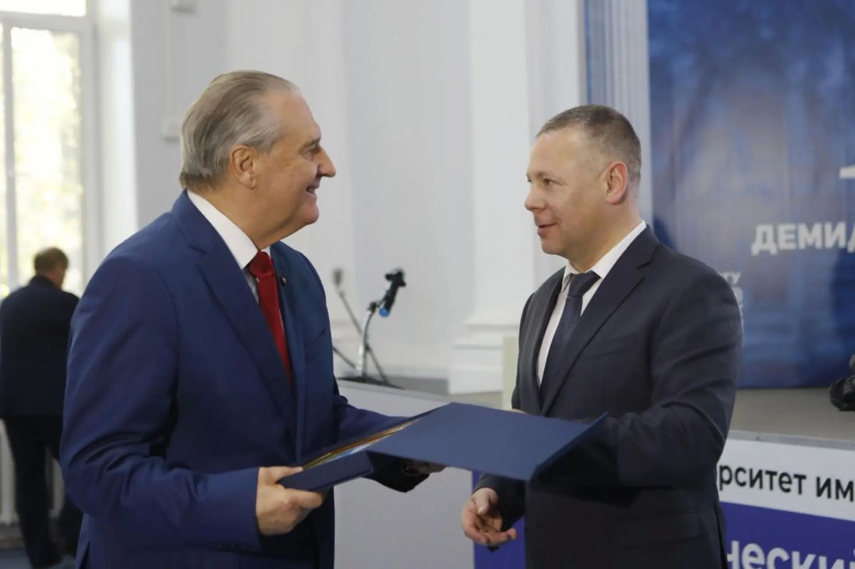 Михаил Евраев: Поприветствовал участников и гостей круглого стола, посвященного 55-летию журнала «Человек и закон» Михаил Евраев: Поприветствовал участников и гостей круглого стола, посвященного 55-летию журнала «Человек и закон»