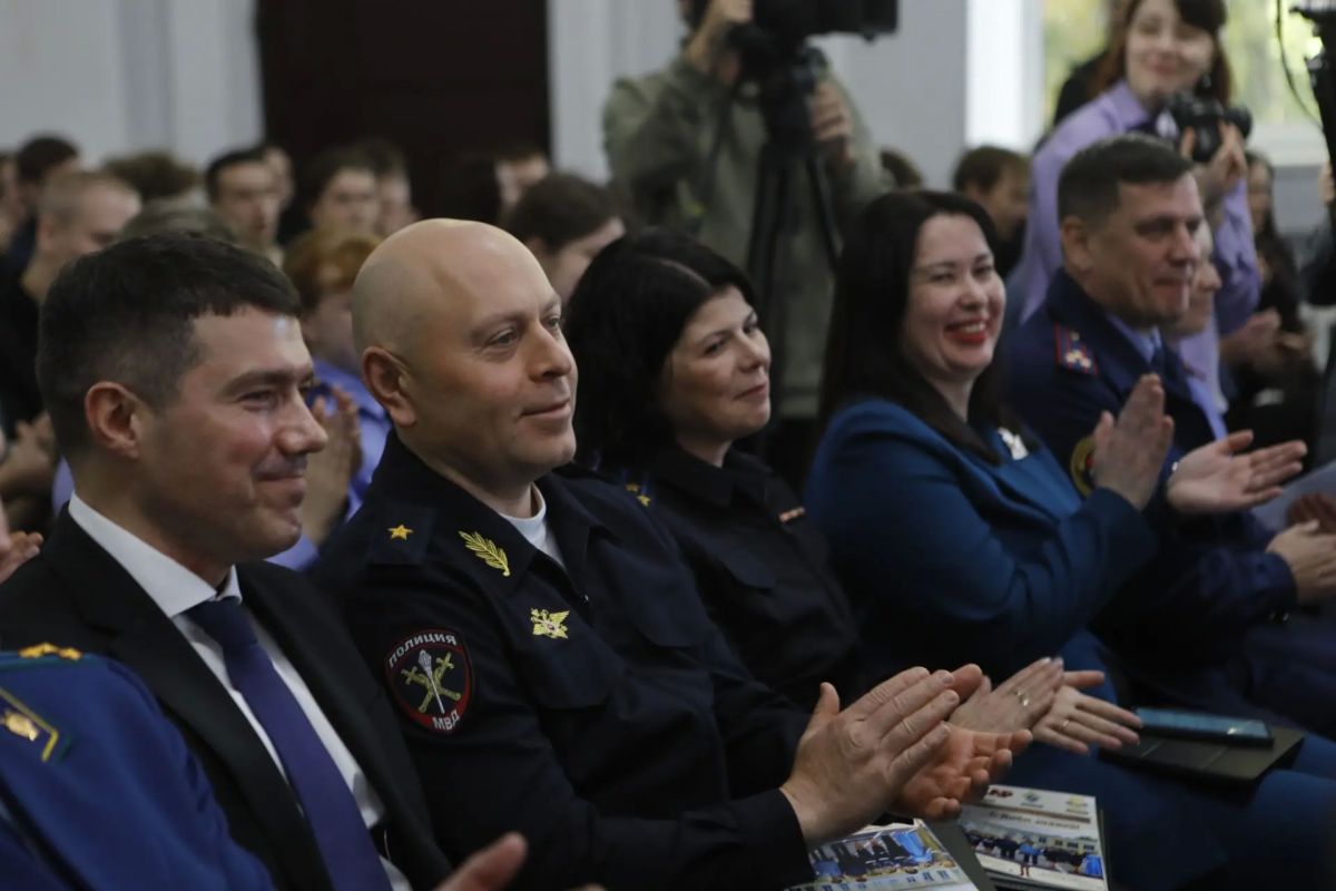 Михаил Евраев: Поприветствовал участников и гостей круглого стола, посвященного 55-летию журнала «Человек и закон» Михаил Евраев: Поприветствовал участников и гостей круглого стола, посвященного 55-летию журнала «Человек и закон»