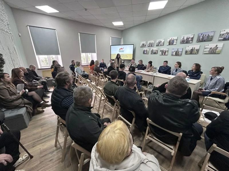 Полицейские приняли участие в "ярмарке вакансий" для участников специальной военной операции