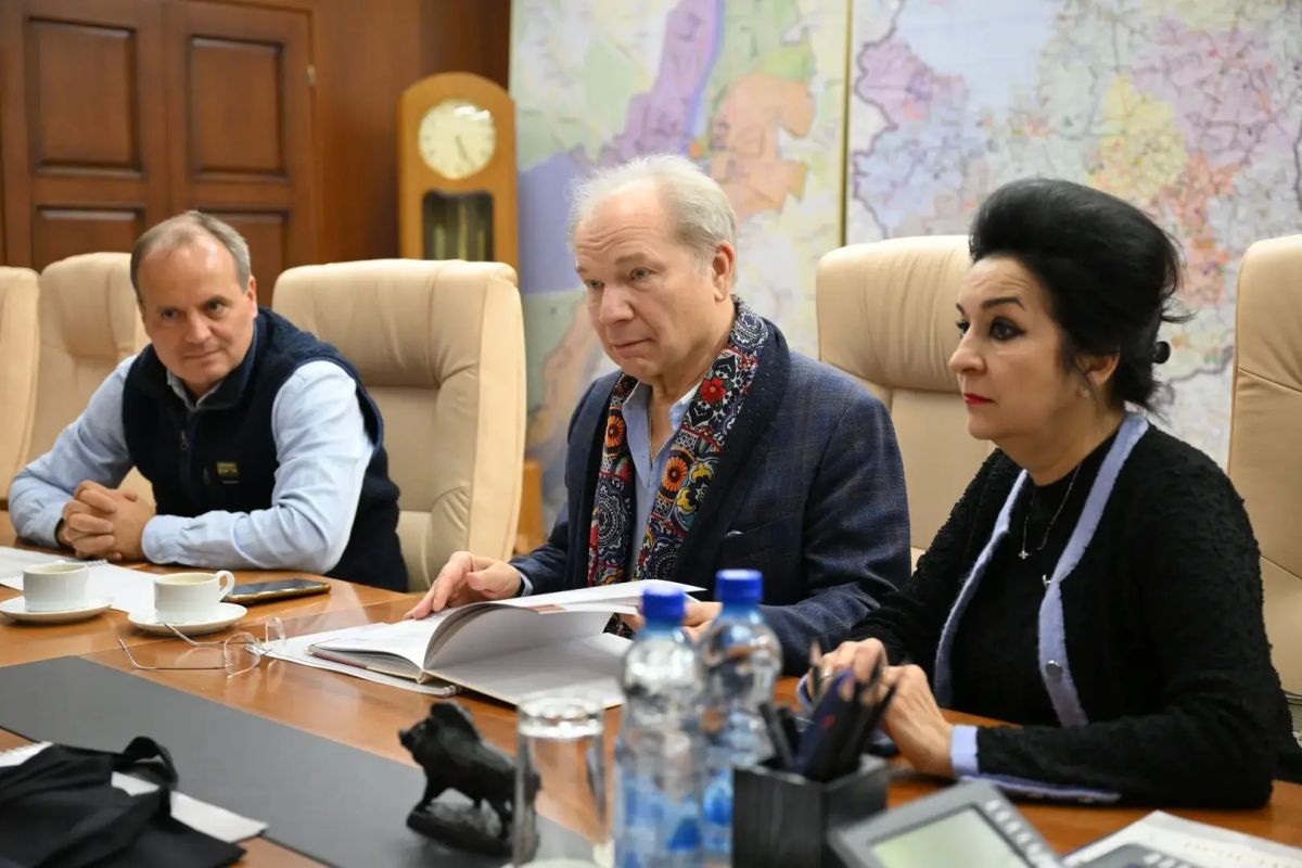 Михаил Евраев: Обсудили перспективы развития губернаторского симфонического оркестра с его руководителем Василием Валитовым, вице-президентом Благотворительного фонда В.В. Терешковой Еленой Терешковой и народным артистом... Михаил Евраев: Обсудили перспективы развития губернаторского симфонического оркестра с его руководителем Василием Валитовым, вице-президентом Благотворительного фонда В.В. Терешковой Еленой Терешковой и народным артистом...