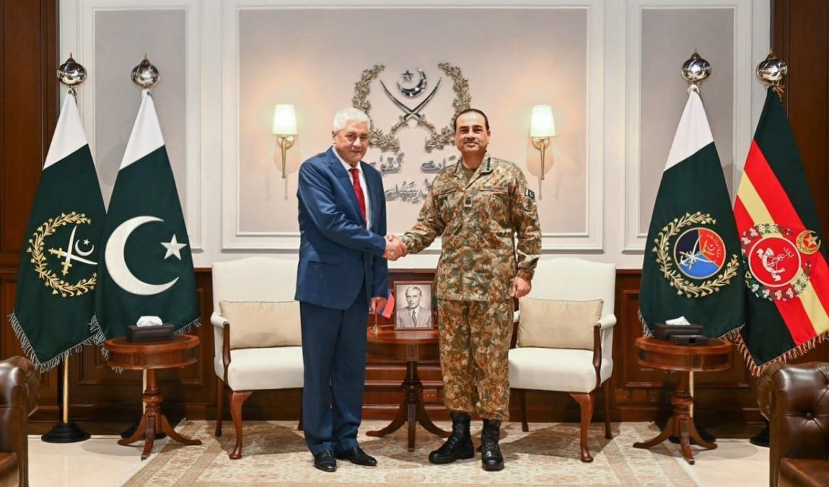 Ирина Волк: Министр внутренних дел Российской Федерации генерал полиции Российской Федерации Владимир Колокольцев провел в Равалпинди встречу с Командующим силами обороны Исламской Республики Пакистан фельдмаршалом Асимом... Ирина Волк: Министр внутренних дел Российской Федерации генерал полиции Российской Федерации Владимир Колокольцев провел в Равалпинди встречу с Командующим силами обороны Исламской Республики Пакистан фельдмаршалом Асимом...
