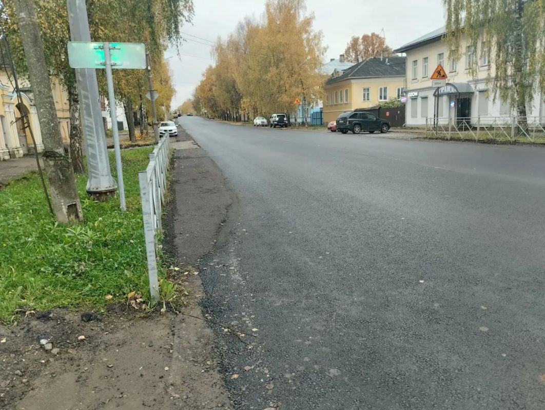 В Угличе после вмешательства прокуратуры отремонтирована проезжая часть на одной из центральных улиц города В Угличе после вмешательства прокуратуры отремонтирована проезжая часть на одной из центральных улиц города