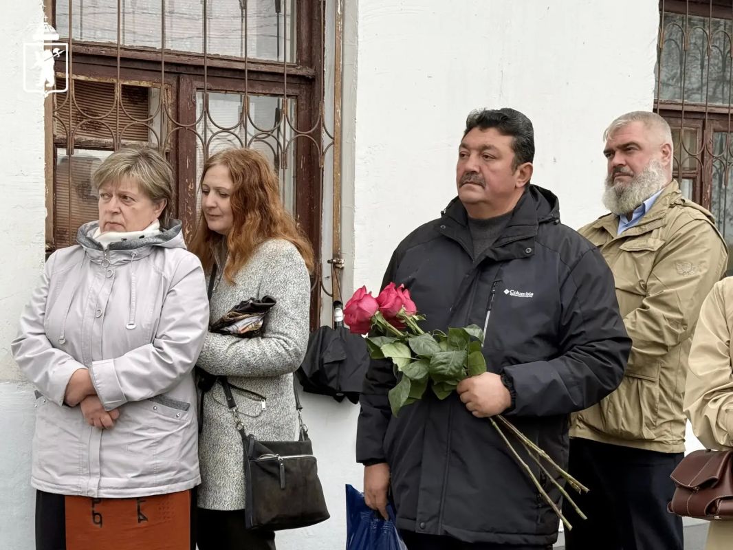 Мемориальная доска Турсуну Ахунову появилась в Ярославле Мемориальная доска Турсуну Ахунову появилась в Ярославле