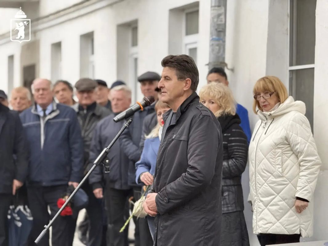Мемориальная доска Турсуну Ахунову появилась в Ярославле Мемориальная доска Турсуну Ахунову появилась в Ярославле