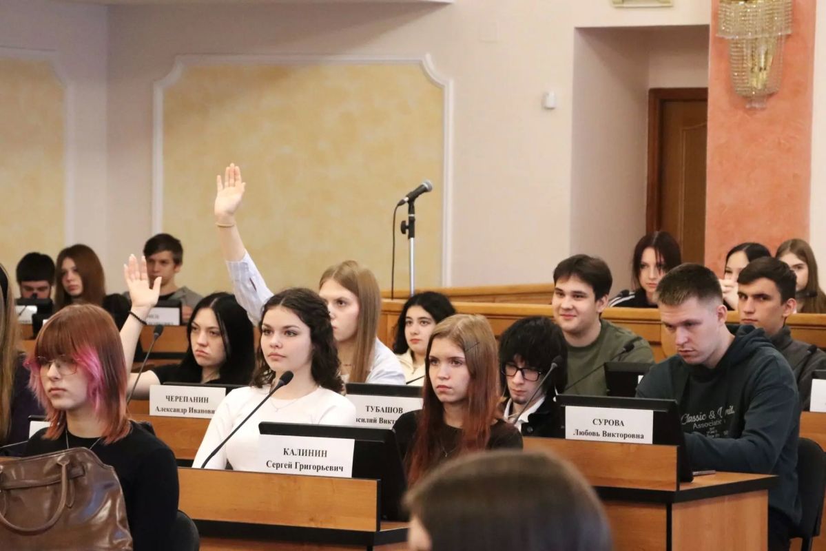 Участниками осеннего цикла Уроков местного самоуправления станут сотни молодых и будущих избирателей Ярославля Участниками осеннего цикла Уроков местного самоуправления станут сотни молодых и будущих избирателей Ярославля