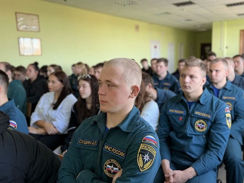 В Ростове Великом полицейские и общественники организовали масштабное профориентационное мероприятие для студентов колледжей региона В Ростове Великом полицейские и общественники организовали масштабное профориентационное мероприятие для студентов колледжей региона