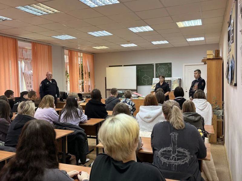 В Ростове Великом полицейские и общественники организовали масштабное профориентационное мероприятие для студентов колледжей региона В Ростове Великом полицейские и общественники организовали масштабное профориентационное мероприятие для студентов колледжей региона