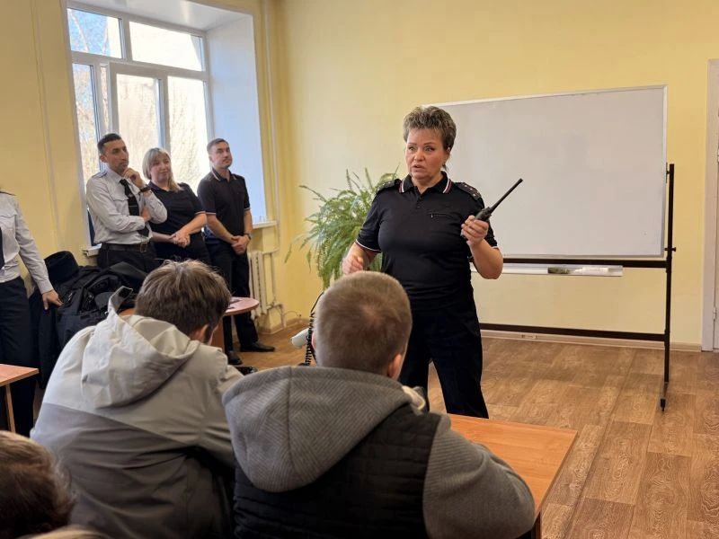 В Ростове Великом полицейские и общественники организовали масштабное профориентационное мероприятие для студентов колледжей региона В Ростове Великом полицейские и общественники организовали масштабное профориентационное мероприятие для студентов колледжей региона