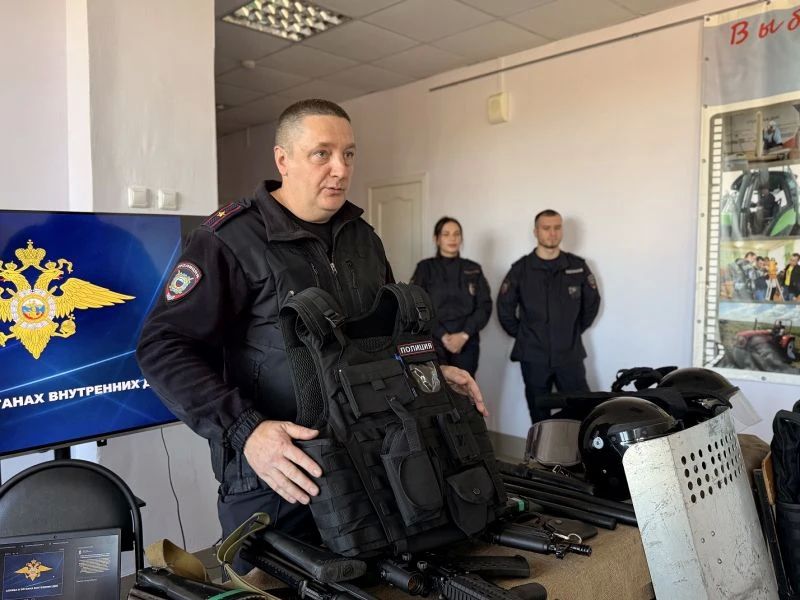 В Ростове Великом полицейские и общественники организовали масштабное профориентационное мероприятие для студентов колледжей региона В Ростове Великом полицейские и общественники организовали масштабное профориентационное мероприятие для студентов колледжей региона