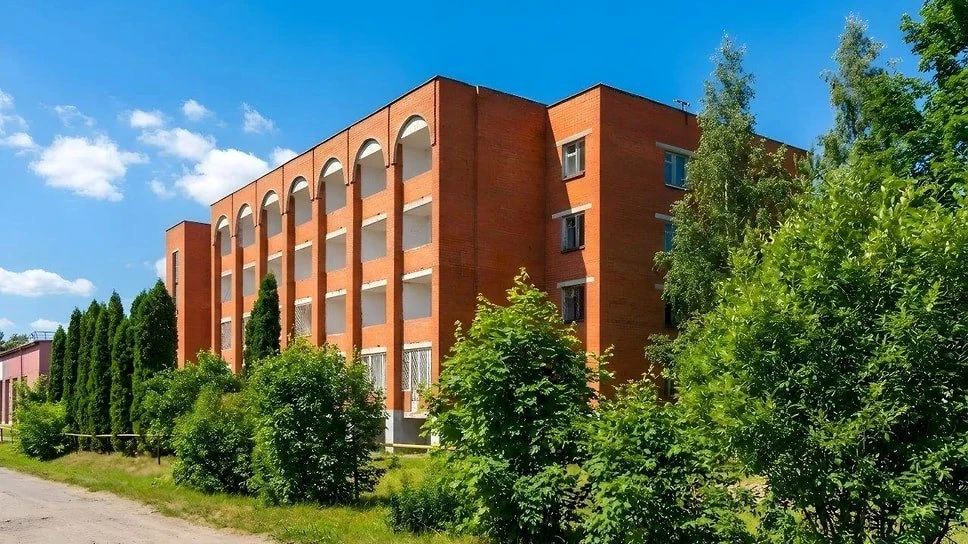 Бывшее здание районной больницы в Данилове продали на торгах за 5,8 млн руб