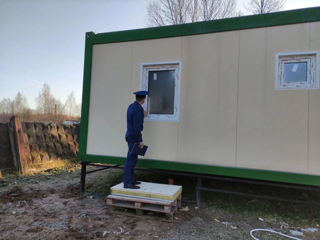 Прокуратура Даниловского района контролирует работы по возведению фельдшерско- акушерского пункта в п. Рощино Прокуратура Даниловского района контролирует работы по возведению фельдшерско- акушерского пункта в п. Рощино