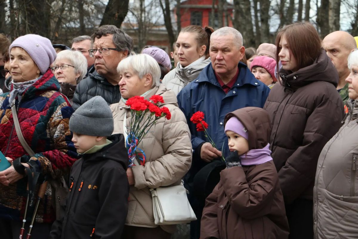 Михаил Евраев: Сегодня в Данилове открыли мемориал в честь героев специальной военной операции Михаил Евраев: Сегодня в Данилове открыли мемориал в честь героев специальной военной операции