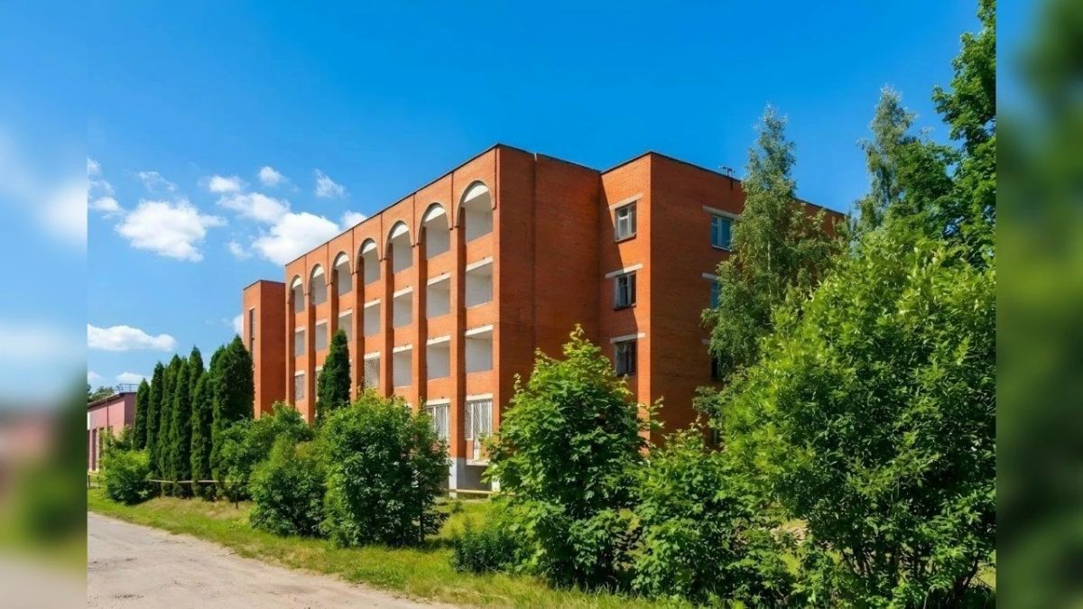 В Данилове продали бывшее здание районной больницы