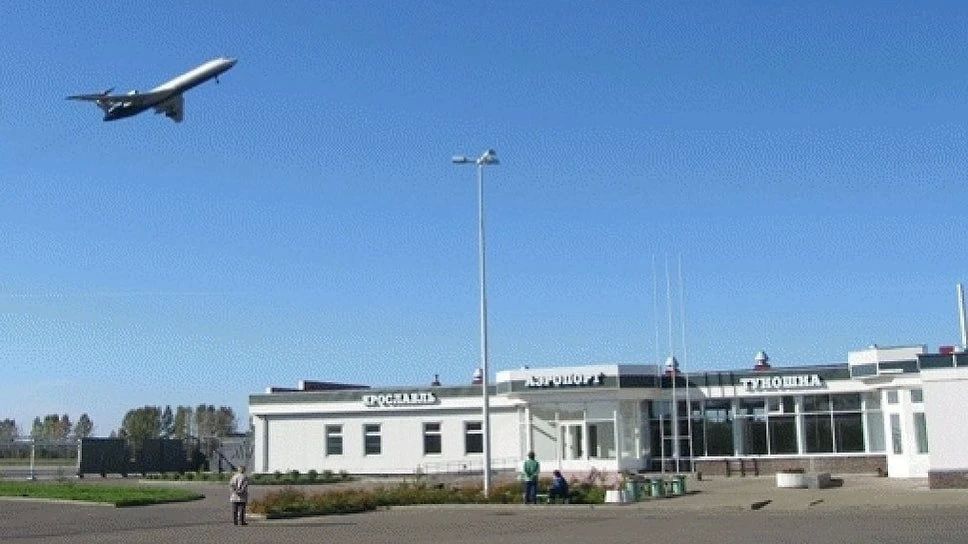 Башенные краны на территории аэропорта Ярославль (Туношна) не были оборудованы световым ограждением, что нарушало требования безопасности полетов