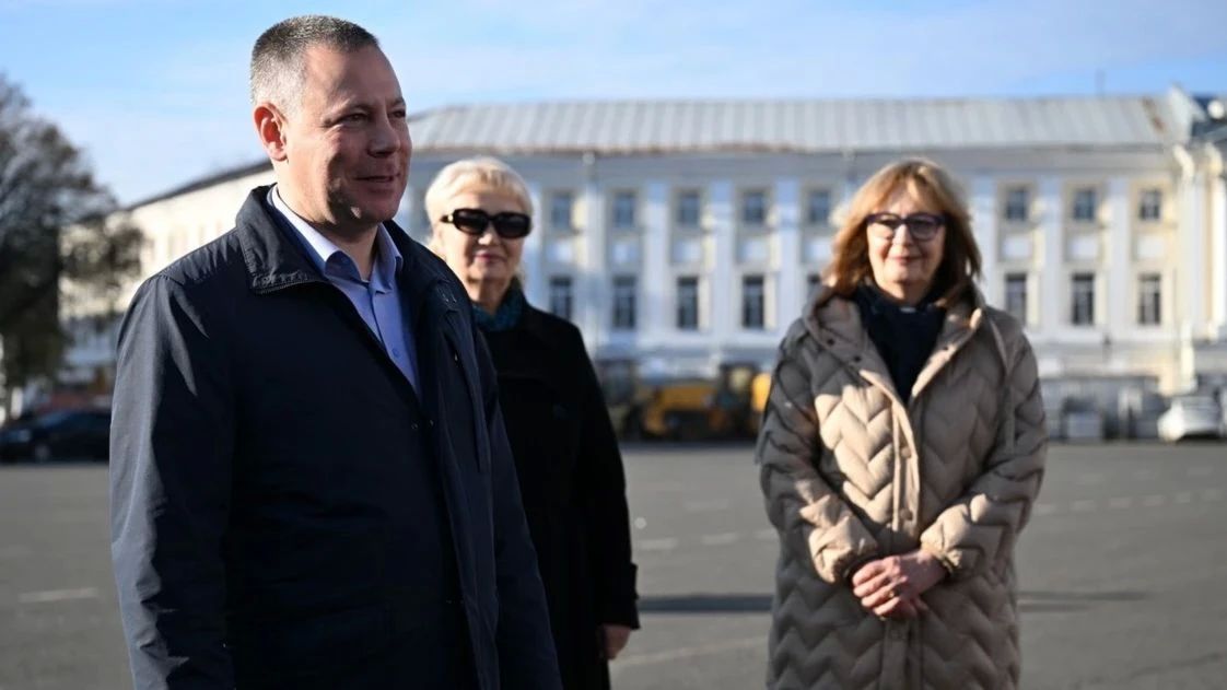 Михаил Евраев: Вручил ключи от 12 новых автомобилей скорой помощи Михаил Евраев: Вручил ключи от 12 новых автомобилей скорой помощи