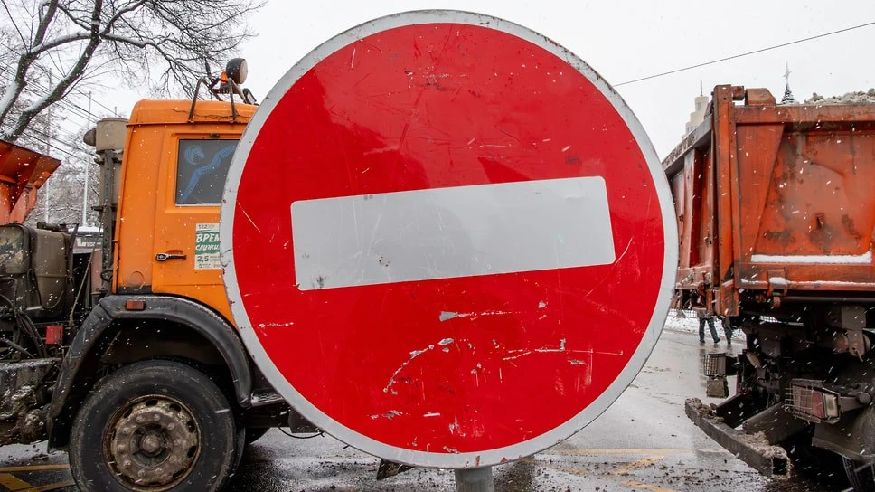 В Ярославле перекрыли движение транспорта на выезде в сторону Москвы от перекрестка Московского проспекта с Юго-Западной окружной дорогой
