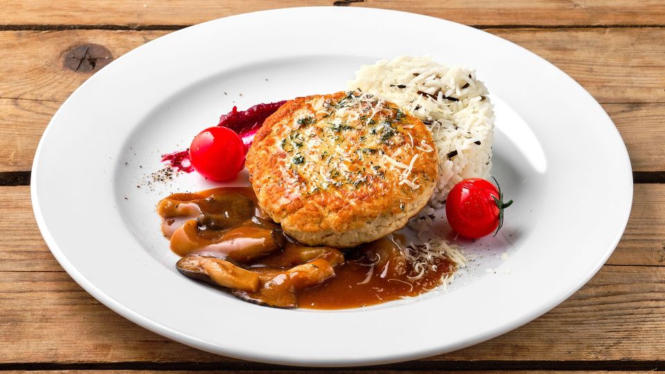 Эти котлеты из рыбных консервов спасут любой ужин: муж даже попросит добавки