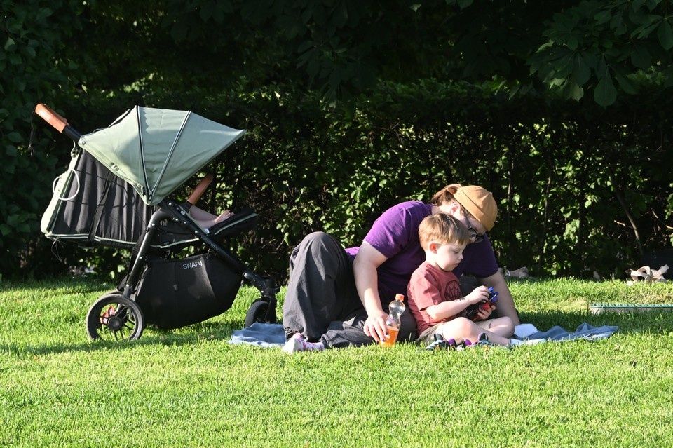 Новый законопроект: уход за детьми может удваивать трудовой стаж