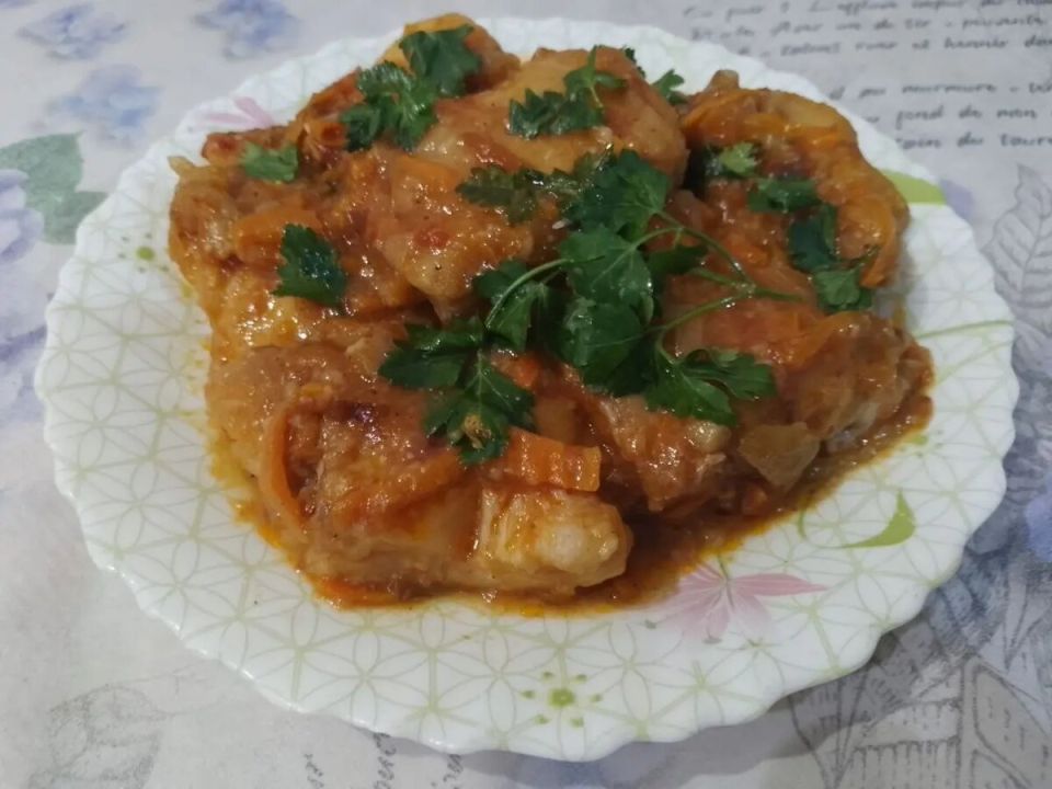 Нежная щука с овощами: как приготовить вкусное блюдо в томате