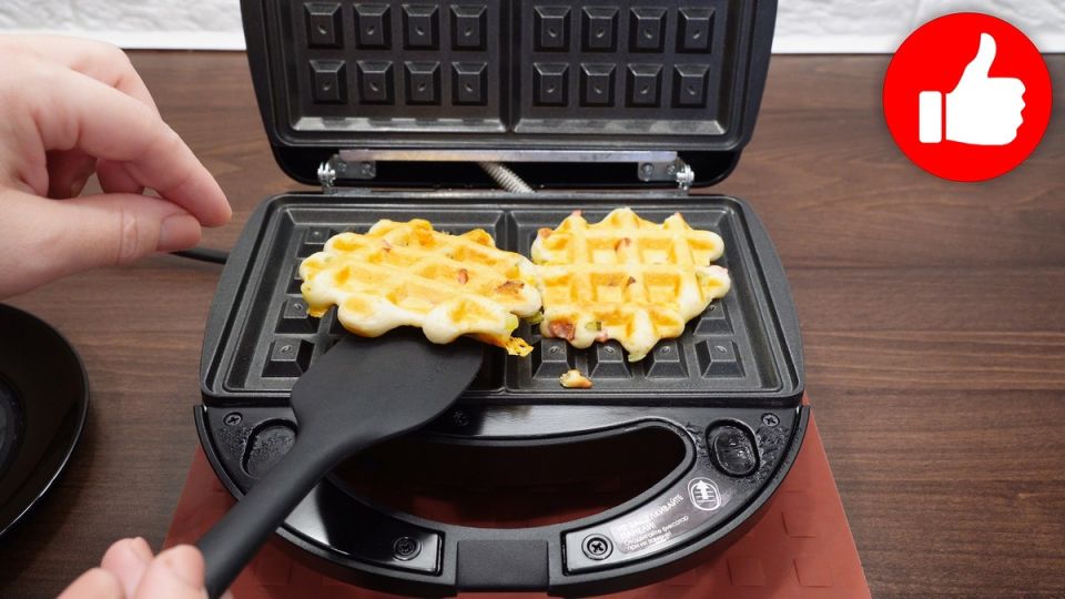 Закусочные вафли: мини-пицца для домашнего угощения