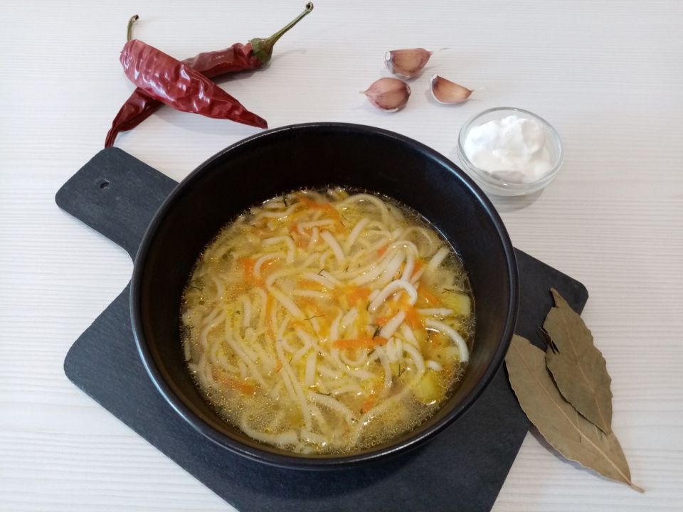 Как приготовить домашнюю лапшу на курином бульоне — секреты и советы