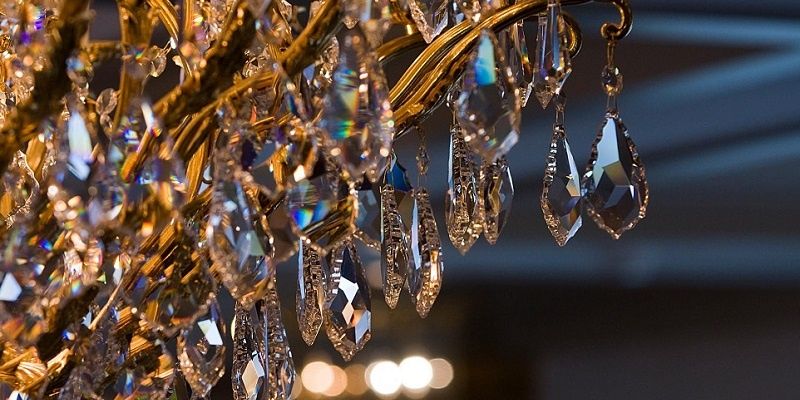 Как сохранить магию хрустальной люстры: секреты по уходу и чистке